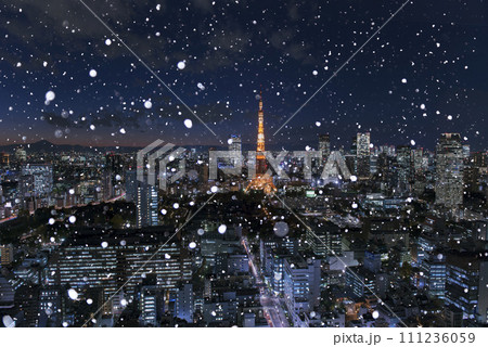 東京の夜景と降雪。東京の冬イメージ。 111236059