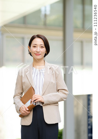 オフィスカジュアル 女性 ビジネス オフィスカジュアル 女性 ビジネス 111236540