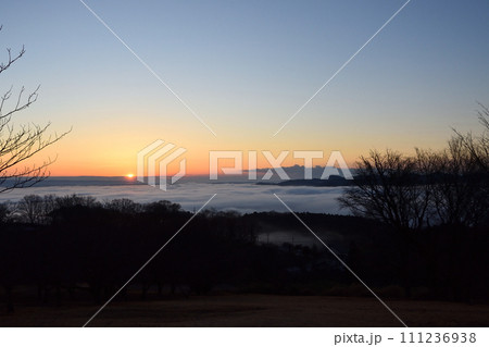 三王山自然公園の雲海、常陸大宮、茨城県 111236938