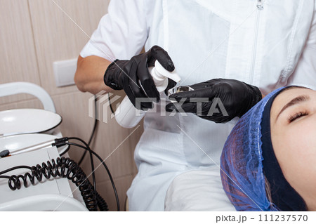 The beautician squeezes a transparent gel into the crystal cup 111237570