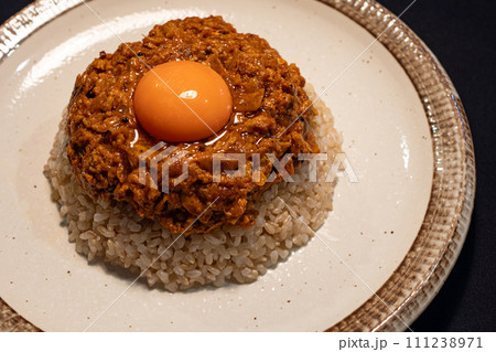 卵黄のせキーマカレー 卵黄のせキーマカレー 111238971