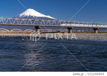 《静岡県》富士山と新幹線・富士川橋梁 《静岡県》富士山と新幹線・富士川橋梁 111240301
