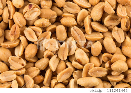 large amount of peeled salted peanuts 111241442