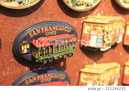 冬のサンフランシスコおすすめスポット、ユニオンスクエア クリスマスツリー、ケーブルカー、博物館 111244235