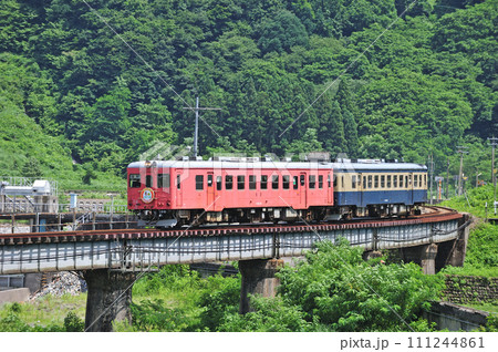 大糸線　小滝ー頸城大野　JR西日本　キハ52-156+キハ52-125（糸魚川）　糸魚川ジオパーク 111244861