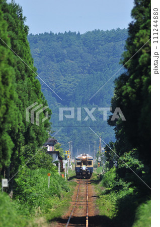 大糸線　頸城大野ー小滝　JR西日本　キハ52-125+キハ52-156（糸魚川）　糸魚川ジオパーク 111244880