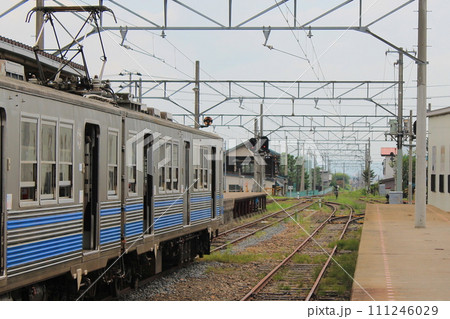 弘南鉄道 黒石駅にて出発を待つデハ7150形（日本 青森県黒石市） 111246029