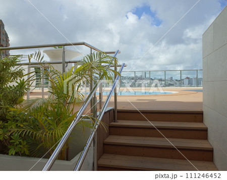 インフィニティプールへの階段風景_ノボテル沖縄那覇 111246452