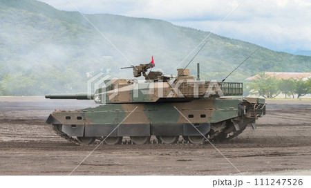 硝煙の中を駆ける陸上自衛隊10式戦車 硝煙の中を駆ける陸上自衛隊10式戦車 111247526
