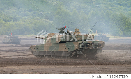 硝煙の中を駆ける陸上自衛隊10式戦車 硝煙の中を駆ける陸上自衛隊10式戦車 111247530