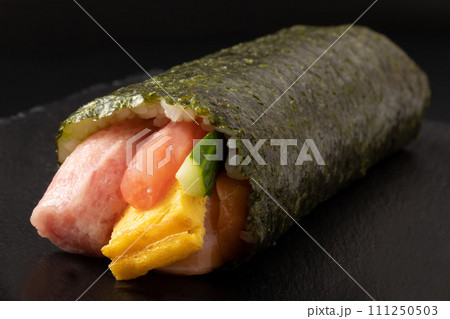 海鮮恵方巻（まぐろたたき　マグロ鉄火　いくら　サーモン） 111250503