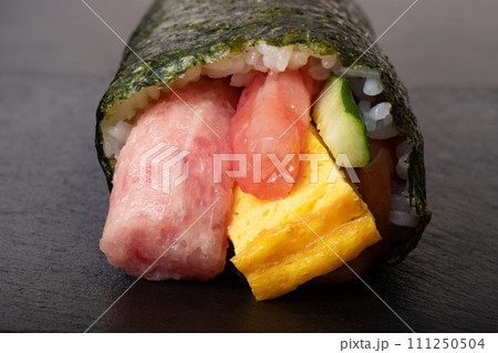 海鮮恵方巻(まぐろたたき マグロ鉄火 いくら サーモン) 海鮮恵方巻(まぐろたたき マグロ鉄火 いくら サーモン) 111250504