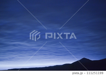 月光で浮ぶ仙法志ポン山 111251199