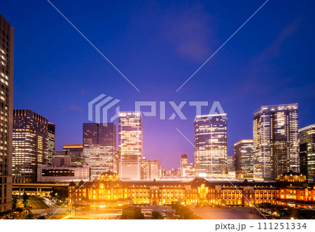 東京駅夜景　2023 111251334