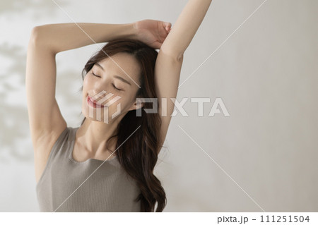 脇ケア・脱毛・美肌の女性イメージ 111251504