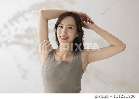 脇ケア・脱毛・美肌の女性イメージ 脇ケア・脱毛・美肌の女性イメージ 111251506