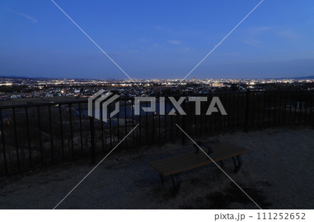 吉岡町城山みはらし公園(展望台からの夜景) 吉岡町城山みはらし公園(展望台からの夜景) 111252652