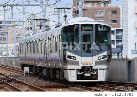 【JR西日本】225系5100番台 区間快速（阪和線：鶴ケ丘駅） 111253983