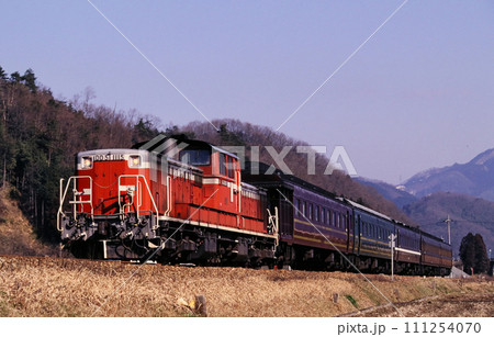 1997年播但線竹田駅付近を走るDD51牽引レトロ客車 111254070