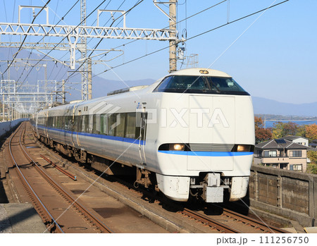 湖西線 蓬莱駅を通過する特急サンダーバード 湖西線 蓬莱駅を通過する特急サンダーバード 111256750
