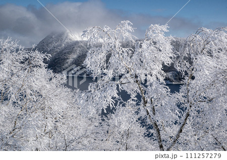 霧氷は美しい摩周湖 111257279