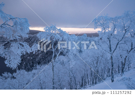 霧氷は美しい摩周湖 111257292