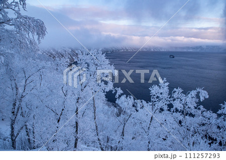 霧氷は美しい摩周湖 111257293