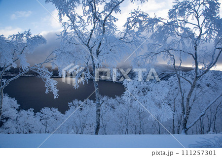 霧氷は美しい摩周湖 111257301