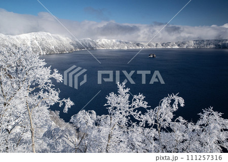 霧氷は美しい摩周湖 111257316