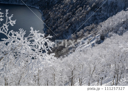 霧氷は美しい摩周湖 111257327