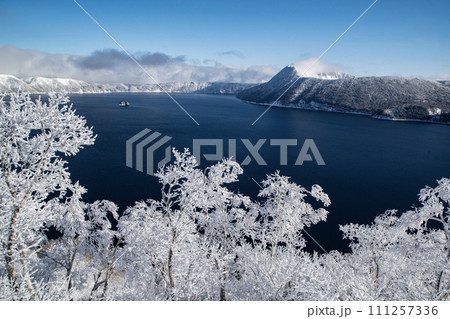 霧氷は美しい摩周湖 111257336