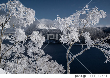 霧氷は美しい摩周湖 111257371