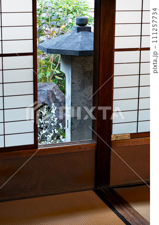 東京の岩崎邸の庭園。2月の梅が素晴らしいです 東京の岩崎邸の庭園。2月の梅が素晴らしいです 111257734