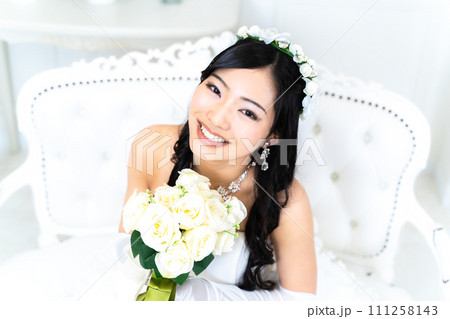 ウェディングミニドレスの花嫁 ウェディングミニドレスの花嫁 111258143