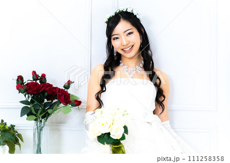ウェディングミニドレスの花嫁 ウェディングミニドレスの花嫁 111258358