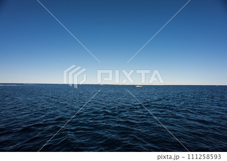Arctic seascape 111258593