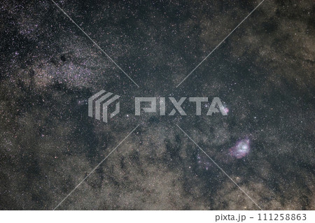 八ヶ岳連峰・天女山から見るいて座の天の川 111258863