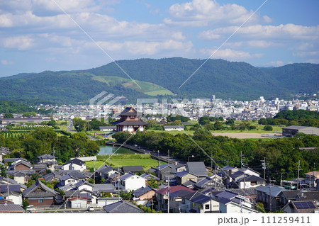 奈良市観光地一望・西大寺より望む 111259411