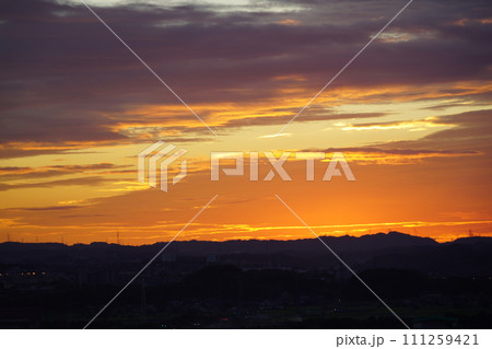 日没後の秋の夕焼け・木津川市城址公園 111259421