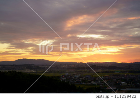 日没後の秋の夕焼け・木津川市城址公園 111259422