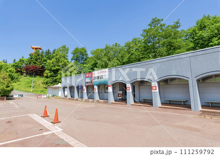 北海道夕張市　石炭産業の歴史を伝える博物館　快晴の夕張市石炭博物館 111259792