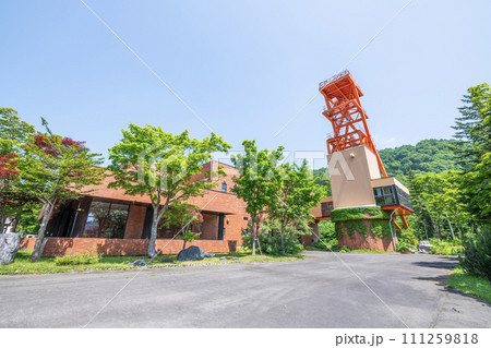 北海道夕張市　石炭産業の歴史を伝える博物館　快晴の夕張市石炭博物館 111259818