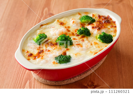 エビとブロッコリーのマカロニグラタン エビとブロッコリーのマカロニグラタン 111260321