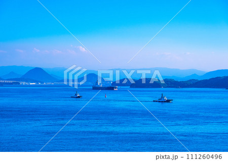 瀬戸内海を行く船 瀬戸内海を行く船 111260496