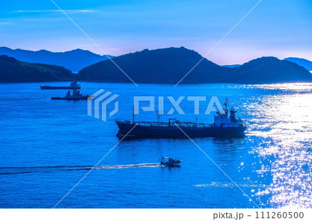 瀬戸内海を行く船 瀬戸内海を行く船 111260500