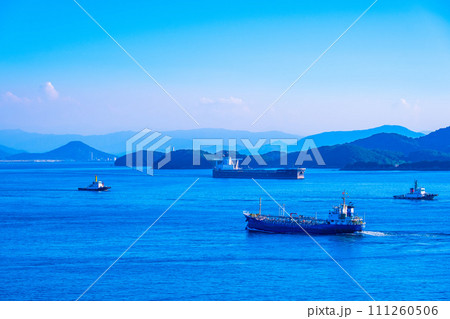 瀬戸内海を行く船 111260506