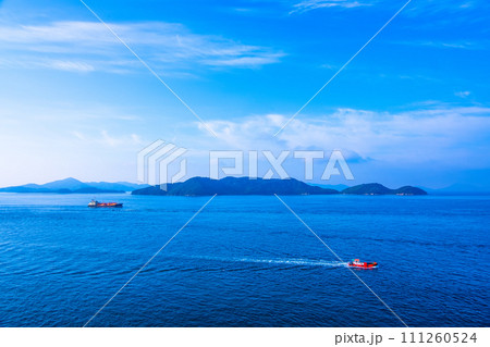 瀬戸内海を行く船 瀬戸内海を行く船 111260524