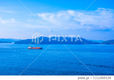 瀬戸内海を行く船 瀬戸内海を行く船 111260526