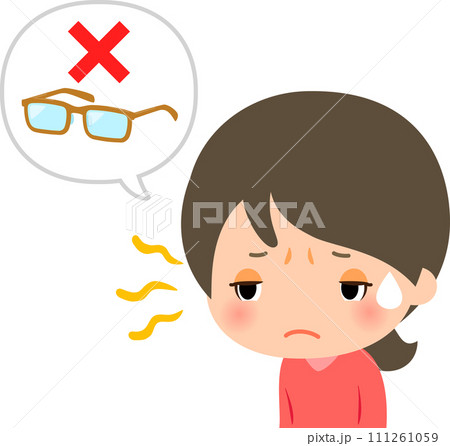 眼鏡がなくて目を細めている女性 111261059
