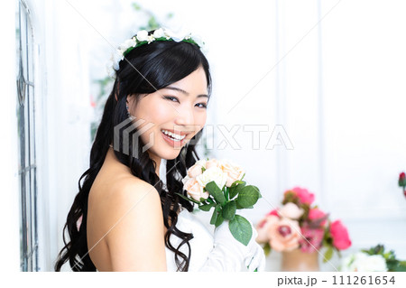 ウェディングミニドレスの花嫁 ウェディングミニドレスの花嫁 111261654